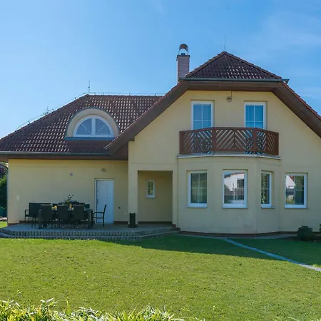 Βίλα Pool & Garden By Interhome *
