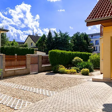 Pool & Garden By Interhome 布拉格